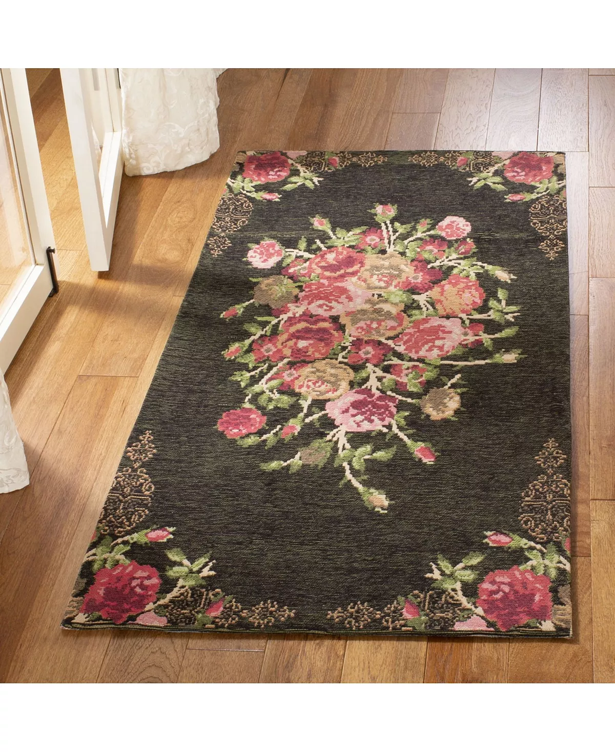 Safavieh Classic Vintage Black And Red 4' X 6' Area Rug 3 Safavieh Classic Vintage Black And Red 4' X 6' Area Rug